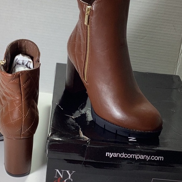 WOMEN'S NEW YORK AND COMPANY EMMALYNN HEELED BOOTIES - Picture 10 of 11
